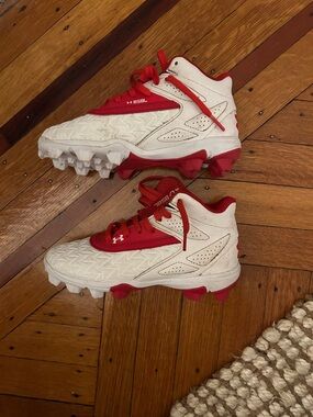 Kids Under Armour baseball cleats size 1